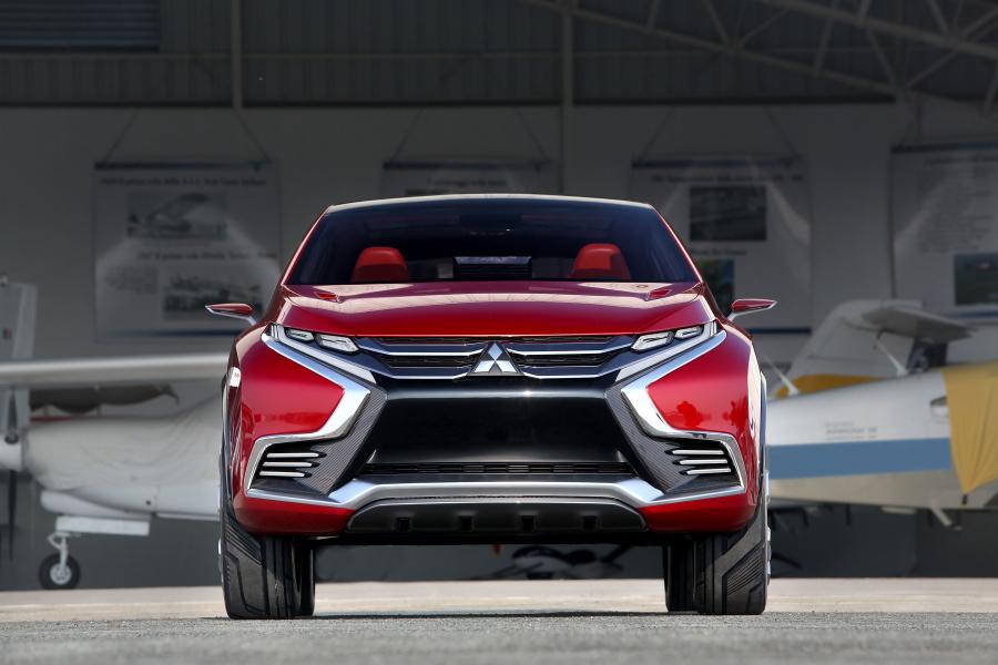  Mitsubishi Concept XR-PHEV II 2015 года  (фото 13 из 21)